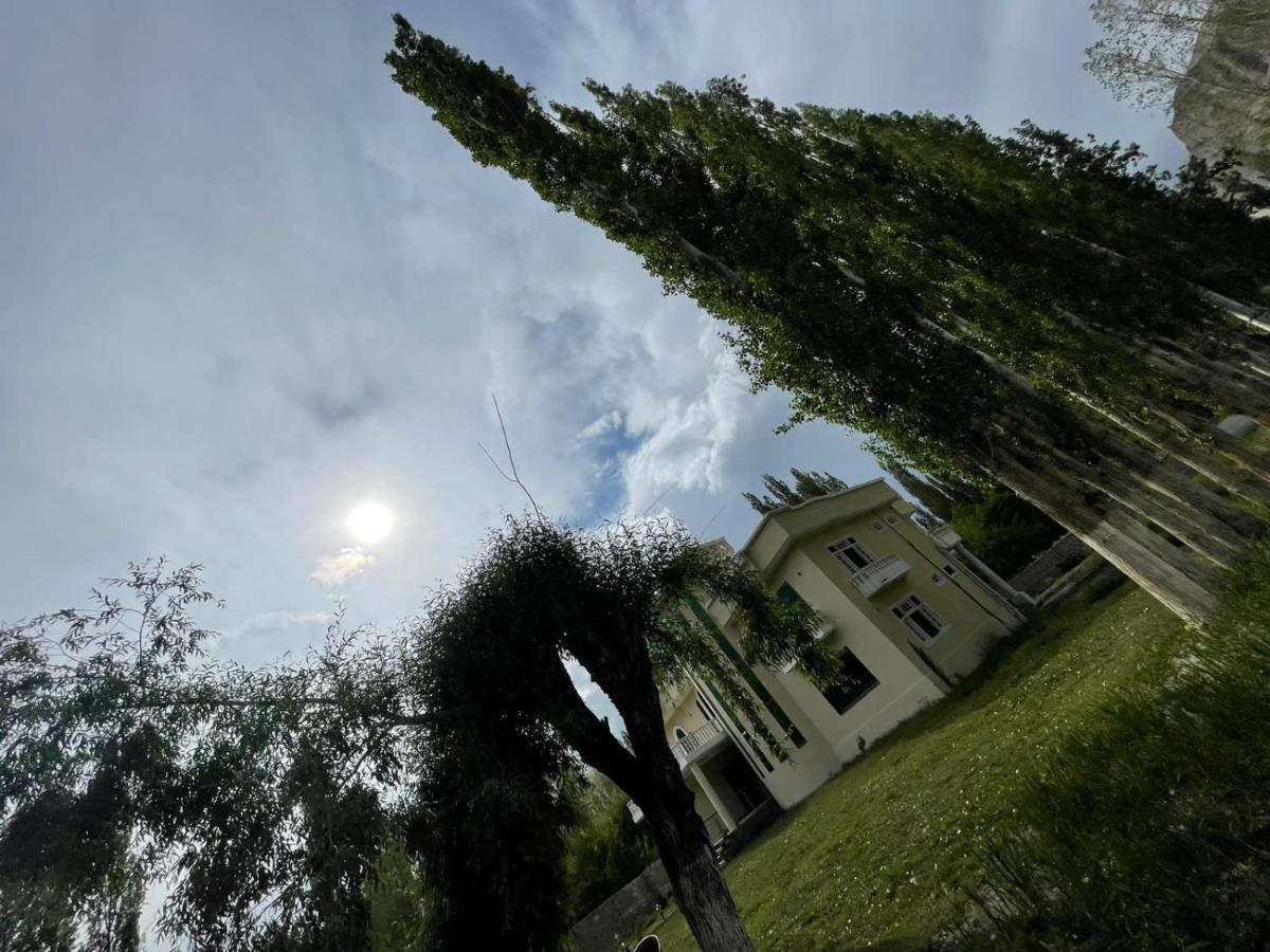 Skardu Saraye Hotel & Resort Eksteriør billede